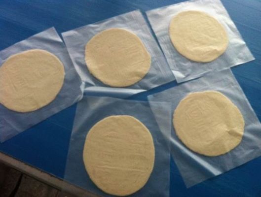 ซื้อ เครื่องทำ Paratha อัตโนมัติสูง / เครื่องทำลูกแป้ง SUS 304 วัสดุ การผลิตออนไลน์