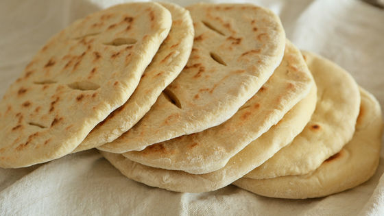 ซื้อ โซลูชั่นแบบครบวงจรสายการผลิต Pita อัตโนมัติพร้อมตัวหมุนเกลียวและแพ็คเกจโซลูชัน การผลิตออนไลน์